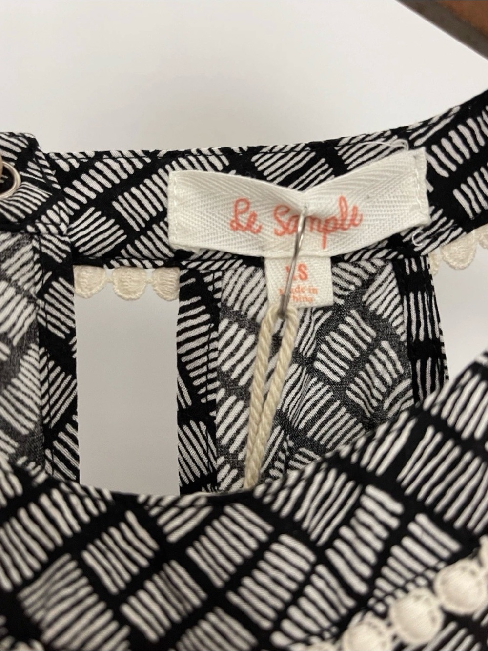 Le Sample Top Women’s XS Stitch Fix Black Tribal Print Embroidered Sleeveless - Picture 8 of 10